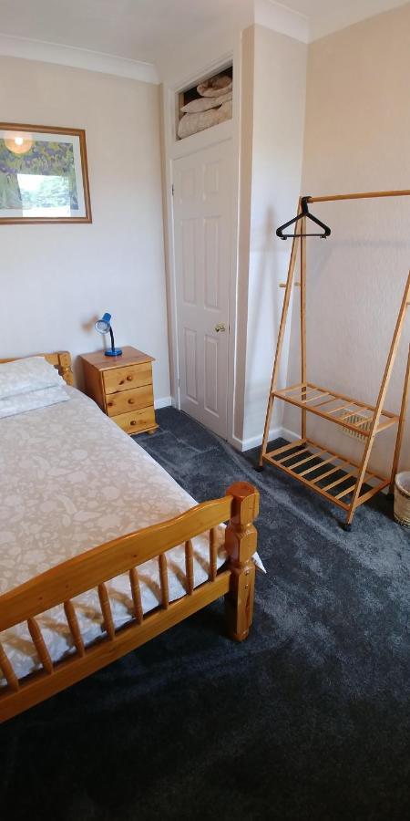 Comfortable Victorian 3 Bedroom Semi-Detached House With Fast Wi-Fi Sittingbourne Exterior photo